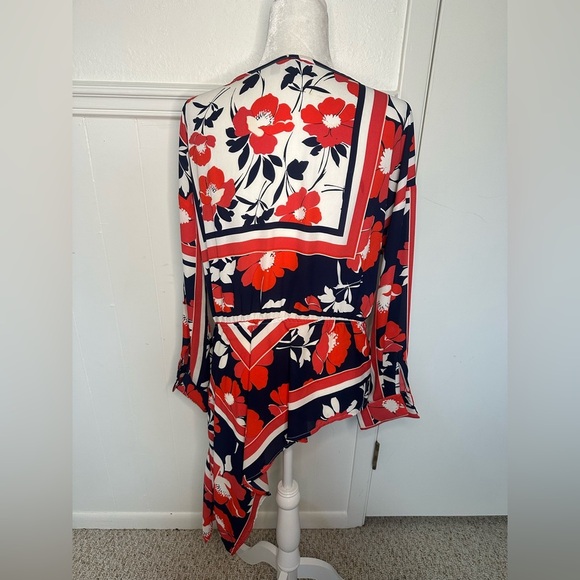 Soho New York & Company Red and Navy Floral Assymetrical Blouse size L - Picture 2 of 6